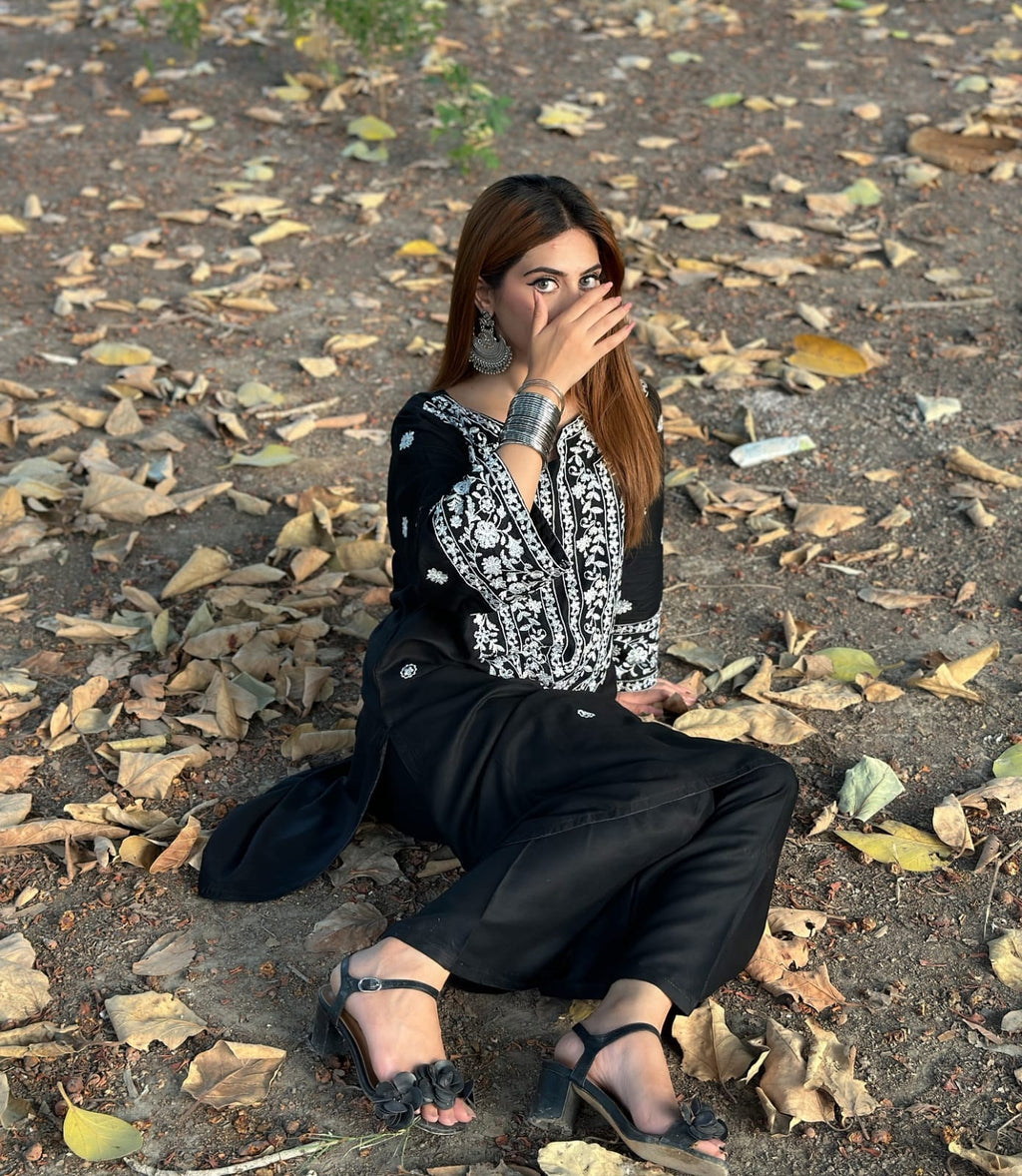 Black Bloom (Embroided 2 PCs)