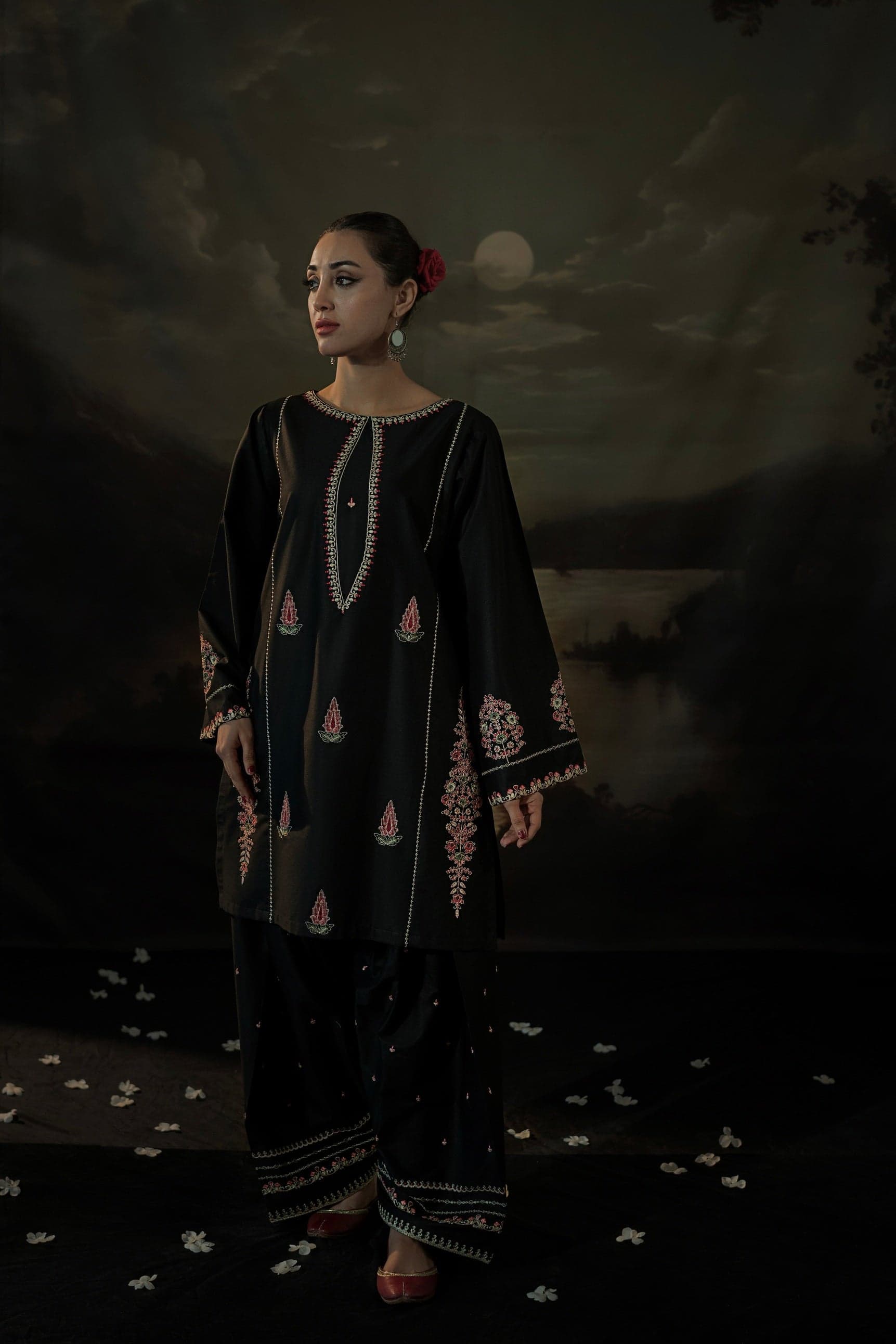 BLACK IRIS LONG LENGHT ( Embroided 2 PCs)