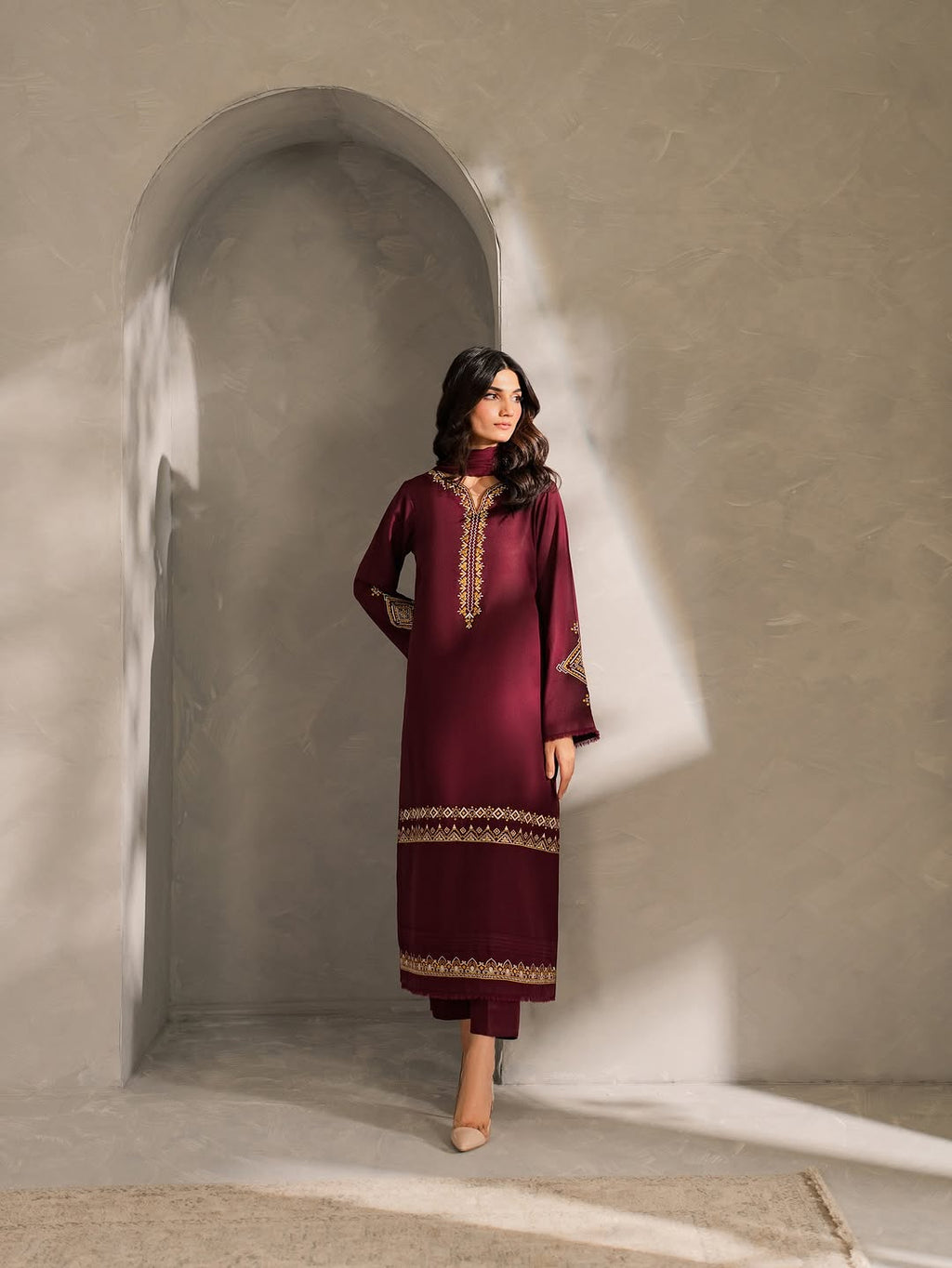 Calvin Red LONG LENGHT ( Embroided 3 PCs)